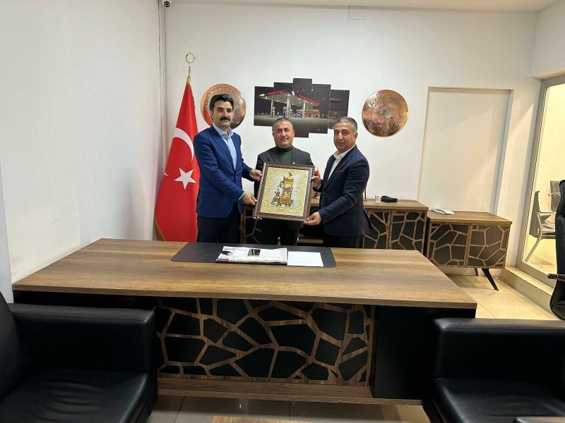 6 Şubat Depreminde araçlara Akaryakıt desteğinde bulunan İdilli İşadamına teşekkür Plaketi verildi