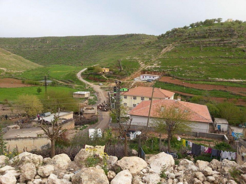 AFAD, İdil’in yamaçtaki kentli köyündeki riskli kayaları dronla tespit etti