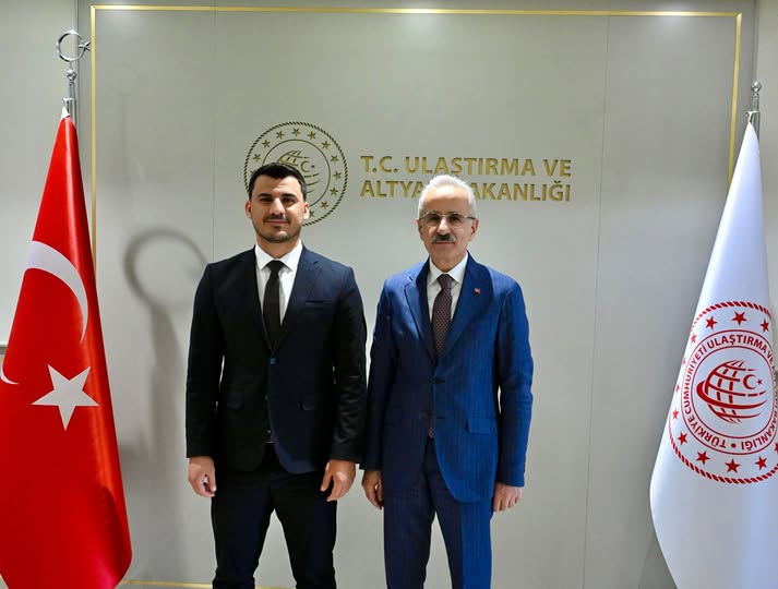 AK Parti idil ilçe Başkanı Av. Ali Genç Ulaştırma Bakanı Uraloğlu'nu Ziyaret Etti. 