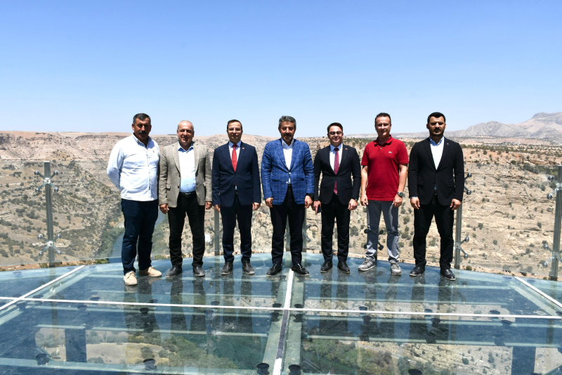 AK Parti Şırnak Milletvekili Arslan Tatar idil Cam Seyir Terası Projesini inceledi 