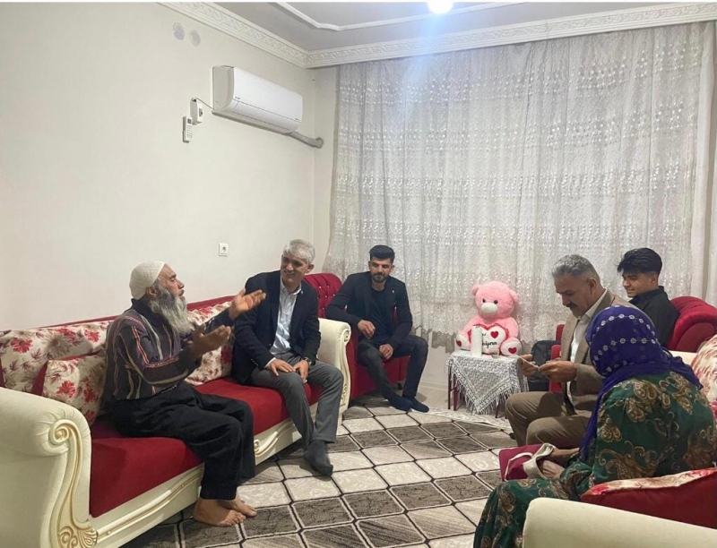 AK Parti'den ev ziyaretleri