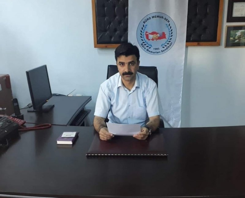 Büro Memur-Sen Şırnak Şube Başkanı Mehmet Akdeniz, yaptığı basın açıklamasında hükümet tarafından söz verildiği halde hayata geçirilmeyen sendikal talepleri dile getirdi.