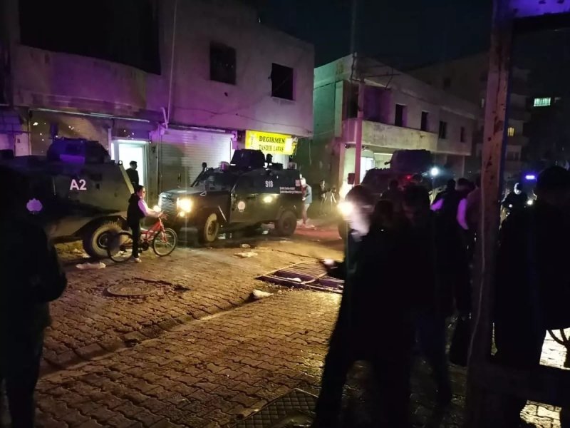 Cizre'de Akrabalar Arasında Kavga: 2 Yaralı