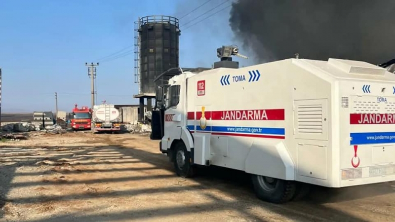 Cizre'de bir fabrika küle döndü