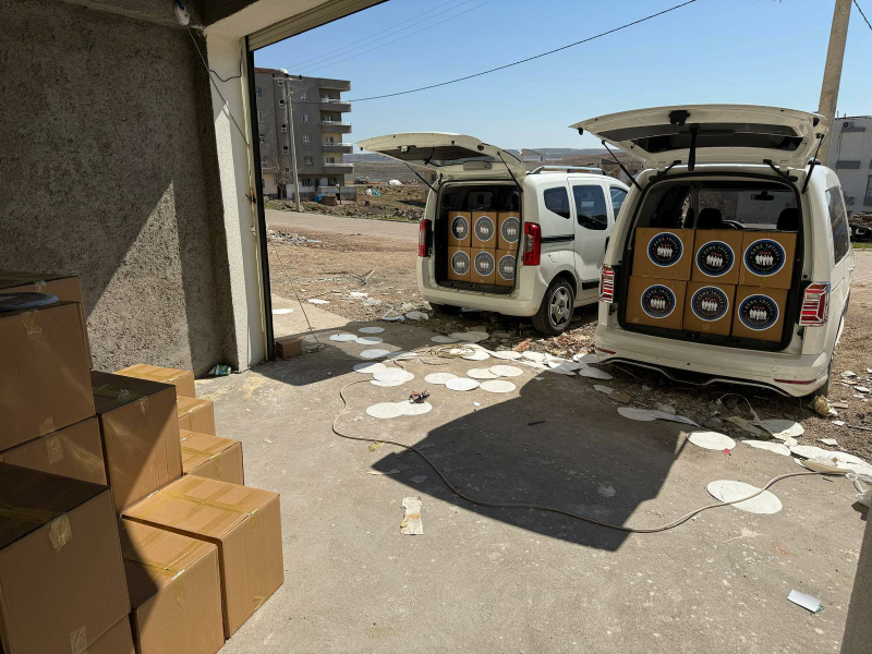 Genç İdilli İş Adamları Derneğinden ihtiyaç sahibi ailelere yardım kolisi