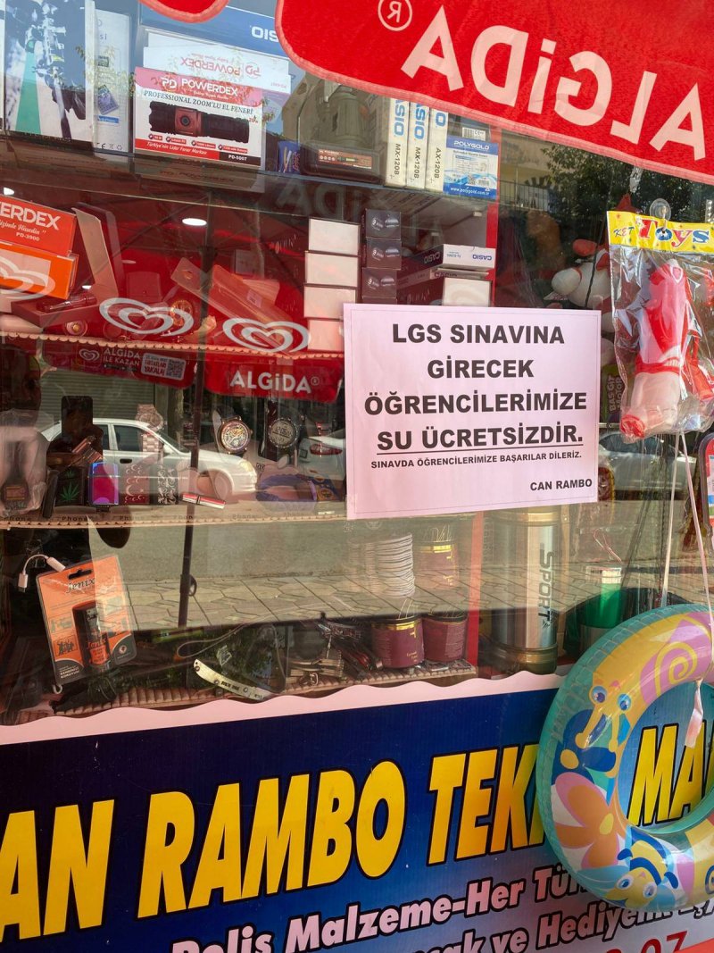 İdil Can Rambo Tekno Marketten LGS Öğrencilerine Su İkramı