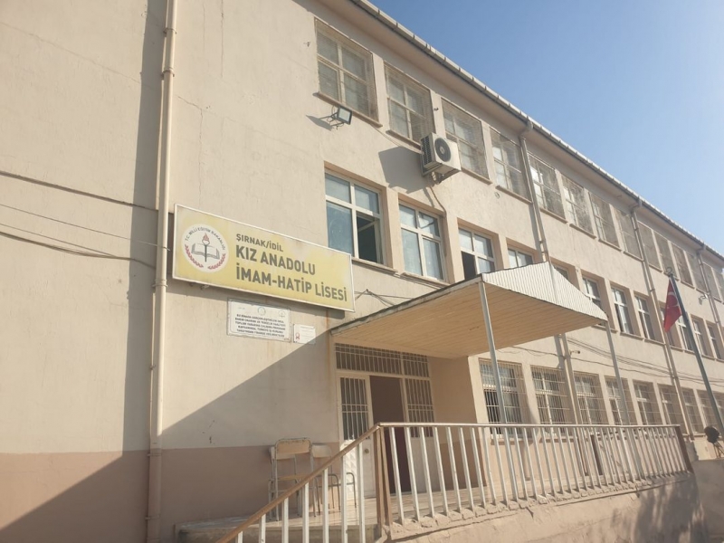 İdil Kız Anadolu imam Hatip Lisesi Öğretmen ve idarecilerimizi Tebrik Ederiz 