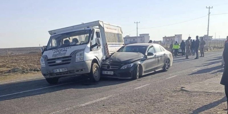 İdil’de Aynı Yöne Giden Otomobil ile Kamyonet Çarpıştı!