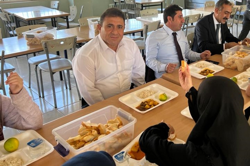 İdil’de her gün 3 bin öğrenciye sıcak yemek veriliyor