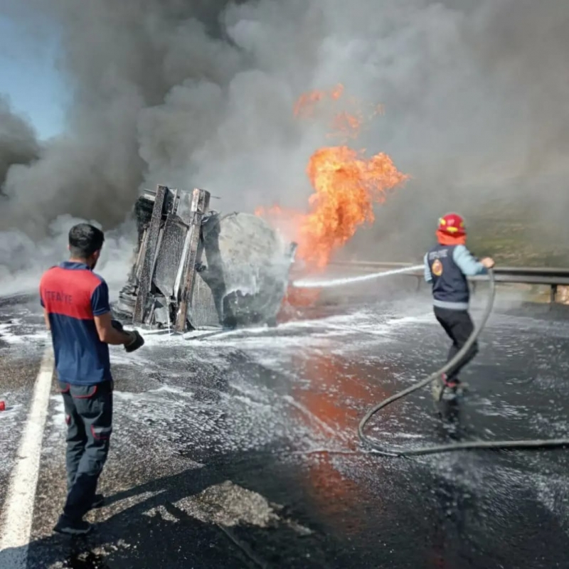 İdil’de meydana gelen kazada petrol yüklü tanker alev aldı 2 ölü, 4 Yaralı