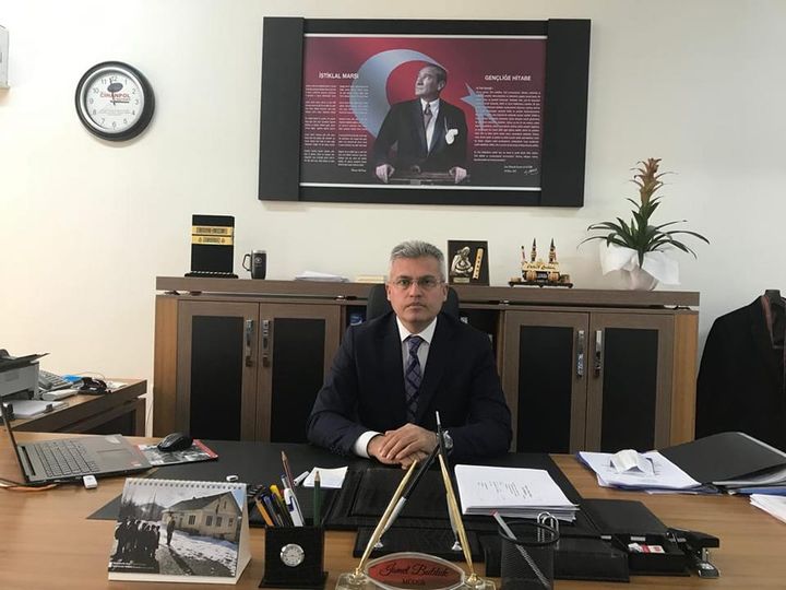 İdil’in ilk Başöğretmeni ismet Bulduk Hocamızı Tebrik Ederiz. 