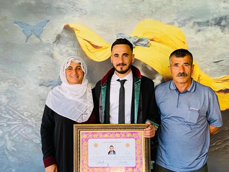 İdilli Avukat Mazlum Sarur, Avukatlık Belgesini aldı