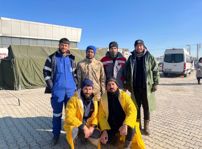 İdilli Gençlerimiz Deprem Bölgesinde Fedakârca Çalışıyorlar iyiki Varsınız