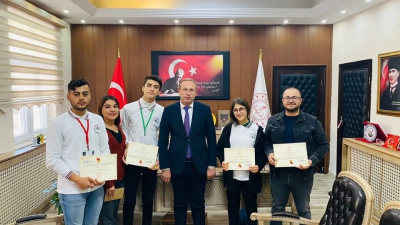 İdilli öğrenciler Şırnak'ta yapılan yarışta 1. oldu.