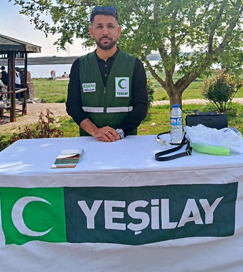 Kıymetli İdilli hemşerilerimiz, gençlerimizi kanserli bir ur gibi kuşatmaya çalışan uyuşturucu belasına biz de İdil Yeşilay olarak mücadele etmekteyiz. 