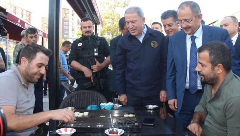 Milli Savunma Bakanı Akar, Şırnak'ta vatandaşlarla bir araya geldi