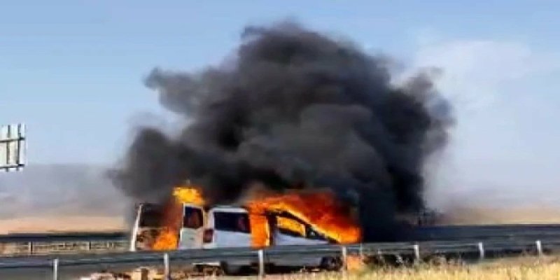 Silopi’de Ticari Araç Yandı