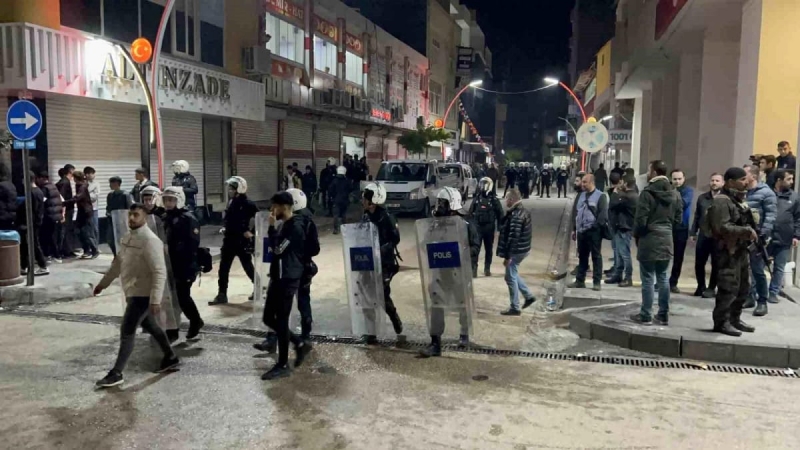 Silopi'de uyuşturucu bağımlısı şahıs Kur'an-ı Kerim'i yırttı.