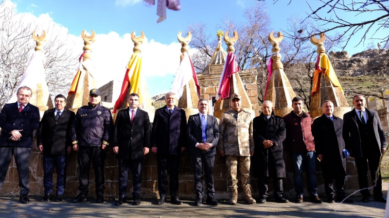 Şırnak Valisi Cevdet Atay, idil Mağara köyünde incelemelerde bulundu. 