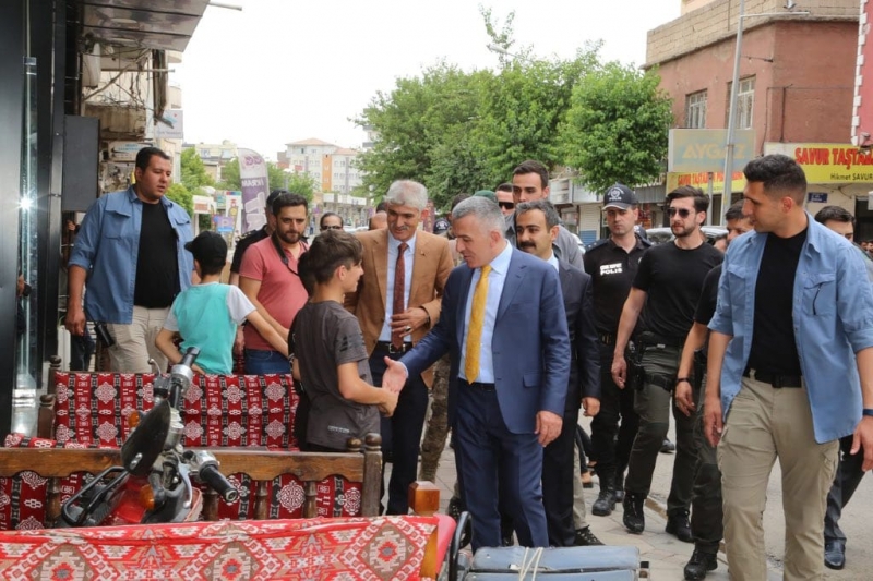 Şırnak Valisi Osman Bilgin İdil’de esnafı ziyaret etti 