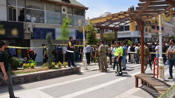 Şırnak'ın Silopi ilçesinde 3 yıl önce babasını öldüren adama sokak ortasında kurşun yağdırdı