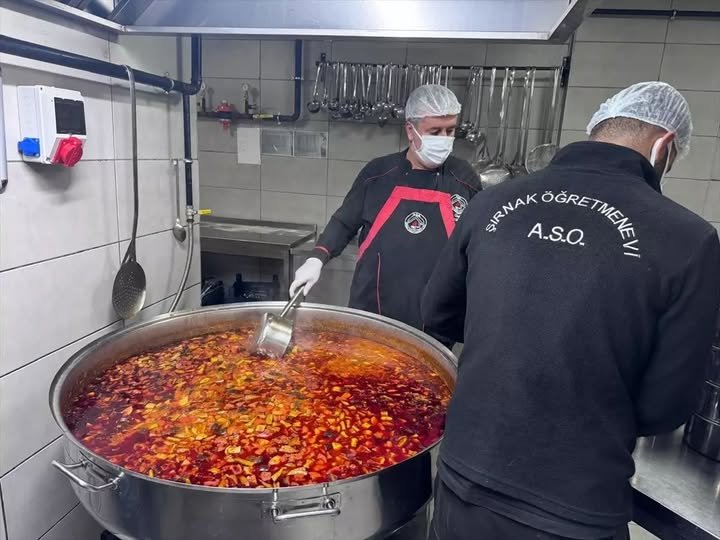 Şırnak'ta İhtiyaç Sahiplerine Yemek Yardımı