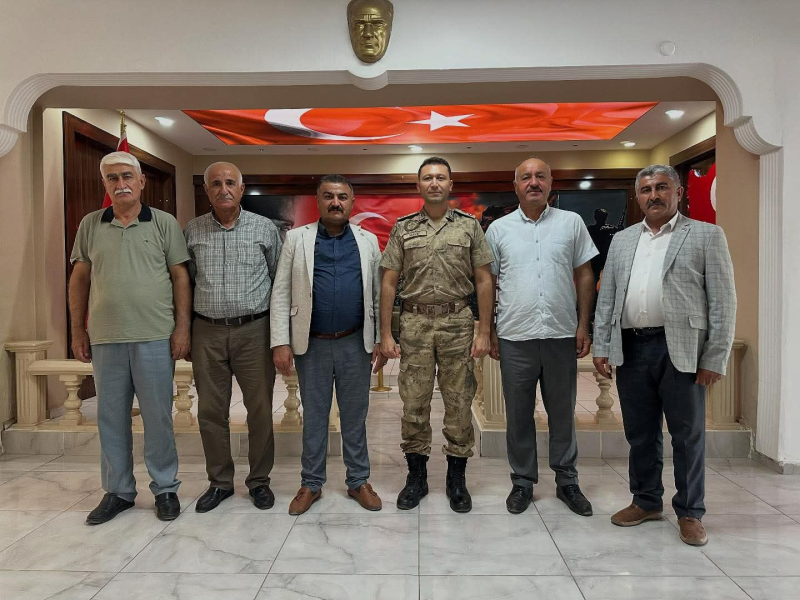 Terörle Mücadele Vatanseverleri Derneği Başkanı Salih Barış idil ilçe Jandarma Komutanını Ziyaret Etti. 