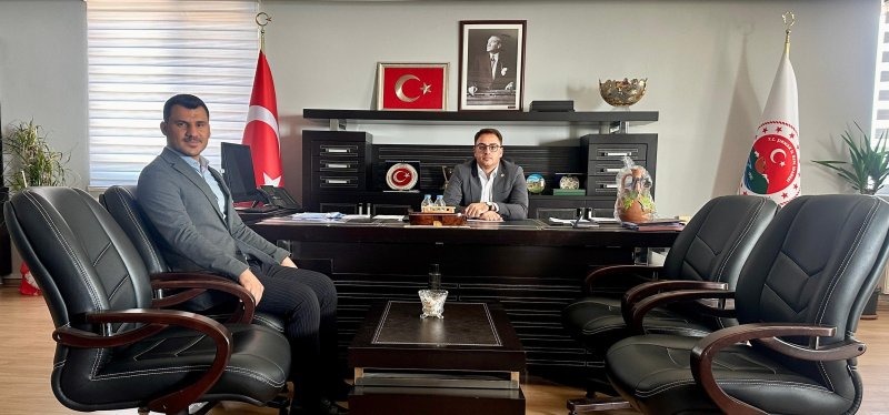 AK Parti idil İlçe Başkanı Ali Genç Şırnak Vali Yardımcısı ve Özel idare Genel Sekreteri Murat Çiçek'i Ziyaret Etti. 