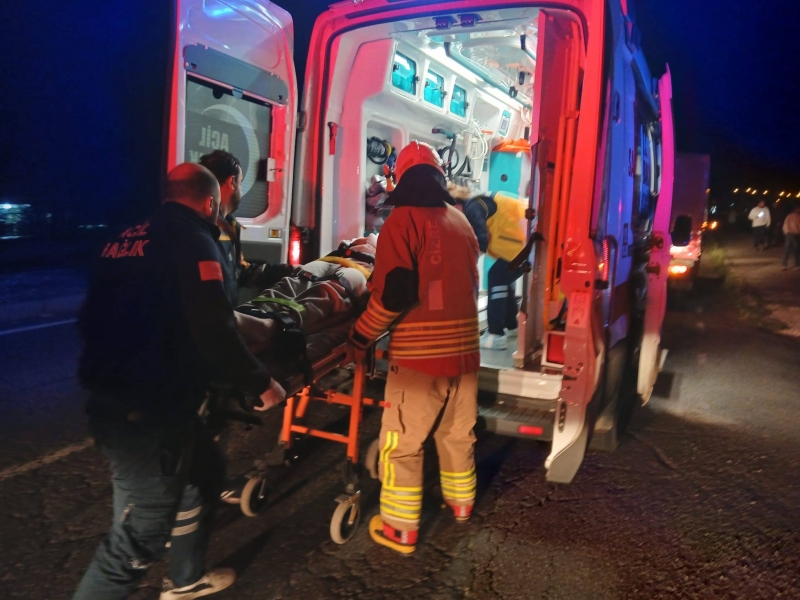 Cizre'de şarampole devrilen otomobildeki 4 kişi yaralandı