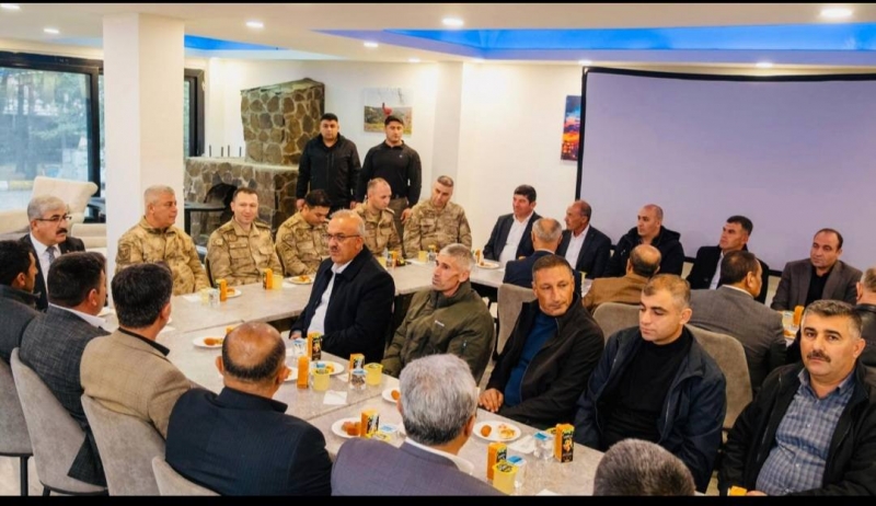 İdil ilçe Jandarma Komutanı Binbaşı Deniz Kurt korucularla bir araya geldi