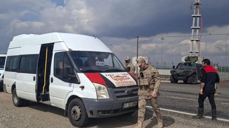  İdil’de araçlar tek tek durduruldu, belgeler kontrol edildi