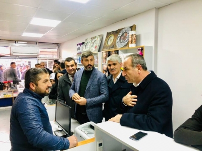 AK Parti idil Belediye Başkan adayı İsmail GENÇ, esnafı ziyaret ederek projelerini anlattı.