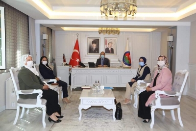 AK Parti Kadın kolları MKYK Üyesi Hatice Atan, Vali Pehlivan’ı Ziyaret Etti