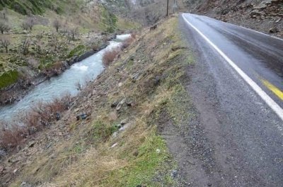 Aracı ile Habur Çayı'na düşen uzman çavuşu köylüler kurtardı