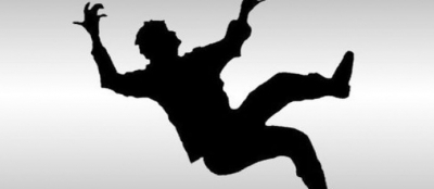 Balkondan düşen genç kız yaralandı