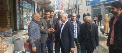 Başkan esnafı gezdi