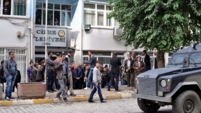 Cizre Belediyesi Önünde Alınan Güvenlik Önlemi