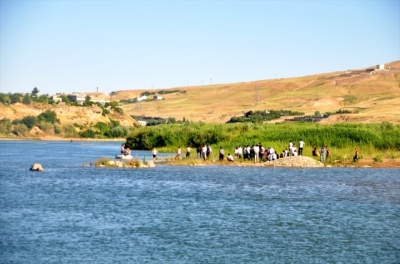 Cizre’de Serinlemek için nehre giren iki kardeşten biri boğuldu, diğeri kayboldu