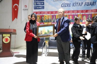 Cumhurbaşkanı Başdanışmanı Gülşen Orhan, Cizre Kitap Fuarı’ndaki Söyleşi Programına Katıldı