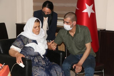 Evlat Nöbetinde 32'nci buluşmada duygusal anlar yaşandı: 7 yıllık hasret sona erdi