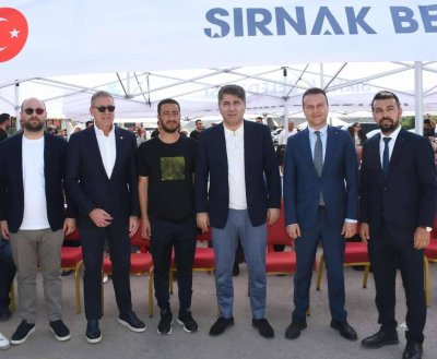 Fenerbahçe Yönetim Kurulu Üyesi Hakan Safiden idil Spor Kulübümüze imzalı Forma Ve davet. 
