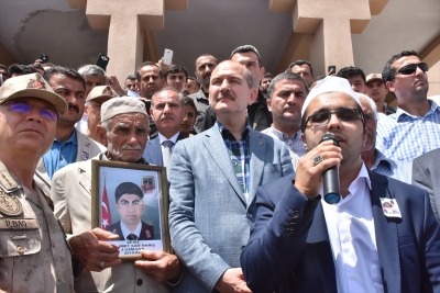 İçişleri Bakanı Süleyman Soylu idil’de Şehit Ailesini Ziyaret Etti