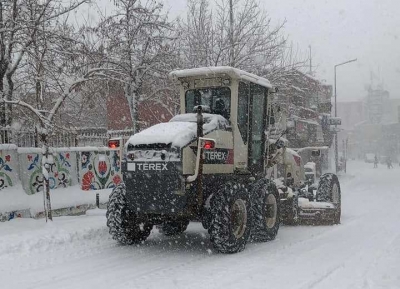 İdil Belediyesi Ekiplerinin Kar Ve Buz Temizliği Kesintisiz Devam Ediyor.