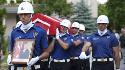İdil Eski Kaymakamı Erol Karaömeroğlu son yolculuğuna uğurlandı