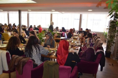 idil Kaymakamı Ve Belediye Başkan Vekili Zafer SAĞ'ın Eşi Fatma SAĞ Tarafından idil'de Kaymakamlık, Belediye Bayan Personeli ve idil'li Bayanlarla Kahvaltıda Buluştu