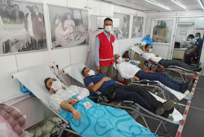  idil Kaymakamı ve Belediye Başkan Vekili Refik Özsoy, kan bağışında bulundu.