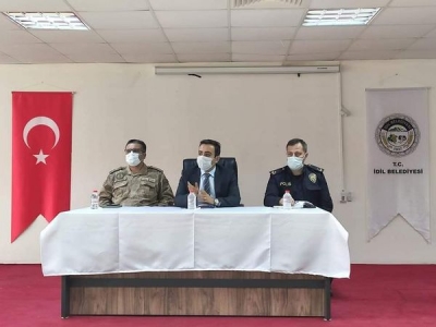 idil Kaymakamı ve Belediye Başkan Vekili Refik Özsoy muhtarlarla bir araya geldi