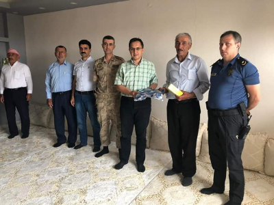 idil Kaymakamı ve Belediye Başkan Vekili Zafer SAĞ şehit babası Celal BİRGÜL'ü ziyaret etti.