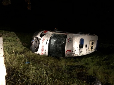 İdil’de ambulans takla attı: 3 yaralı   