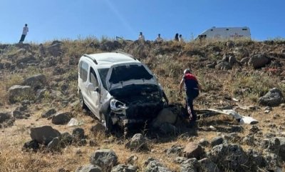 İdil’de araç şarampole devrildi: 1 ağır 5 yaralı